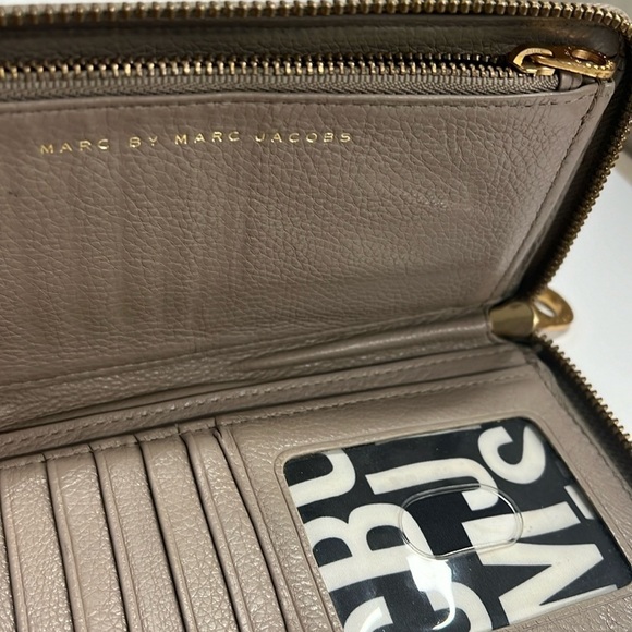 Marc by Marc Jacobs Zip Around Long Clutch Wallet - Picture 7 of 10